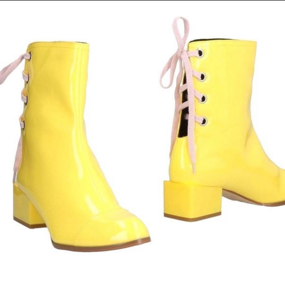 NWOT Silvian Heach, Booties, Ankle Boots, Canary Yellow, Mod, Block Heel, Size 7